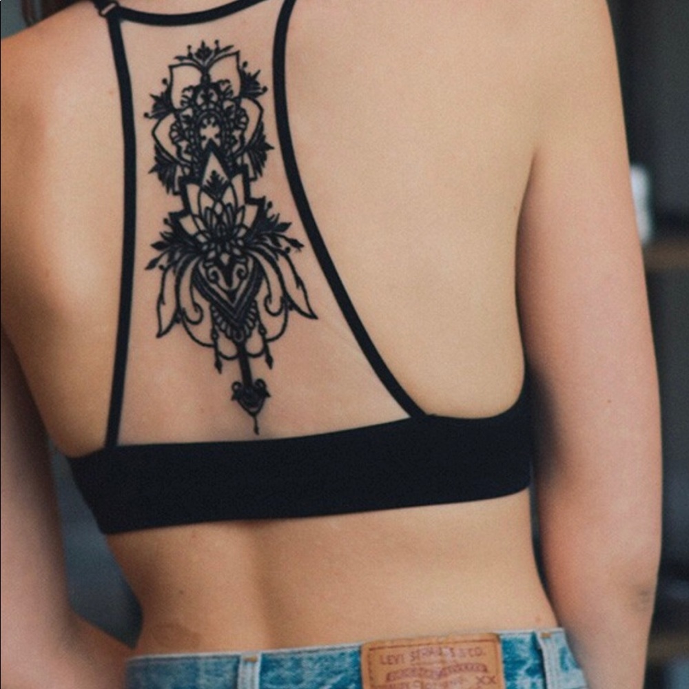 Racer back bralette features Embroidered - Picture 4 of 7
